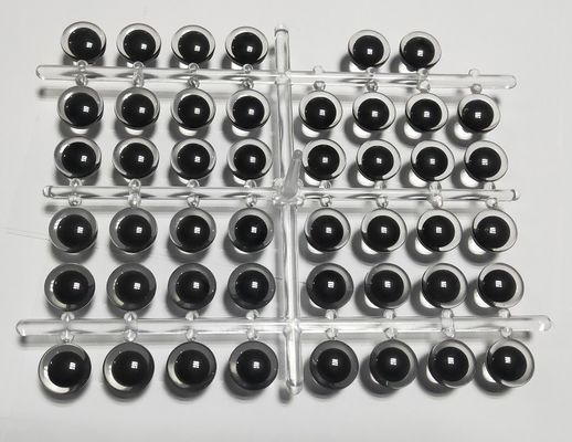 Accessoires voor poppenogen door middel van een verticale injectievormmachine van 160 ton