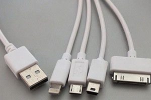 25 ton kleine verticale plastic spuitgietmachine voor USB-kabel