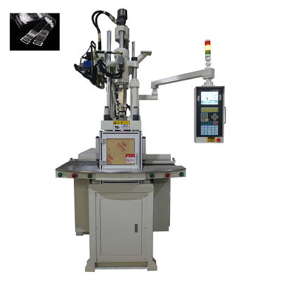 Verticale spuitgietmachine voor het maken van schouderbanden