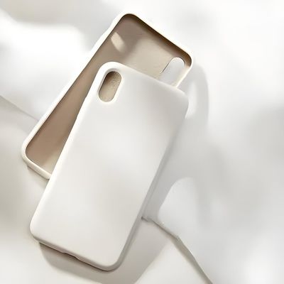 Verticale spuitgietmachine voor het maken van telefoonhoesjes