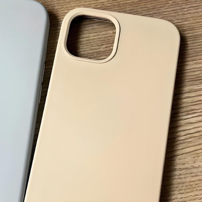 Verticale spuitgietmachine voor het maken van telefoonhoesjes