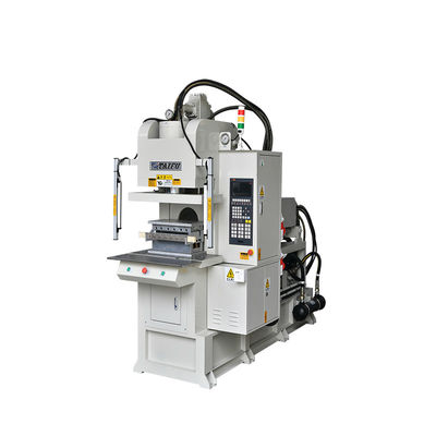 Hoogwaardige C-type verticale spuitgietmachine voor het maken van stekker