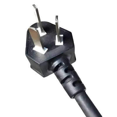 Verticale spuitgietmachine voor het maken van stekker