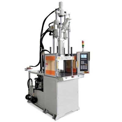 Verticale injectievormmachine van 35 ton voor het maken van USB-opladers