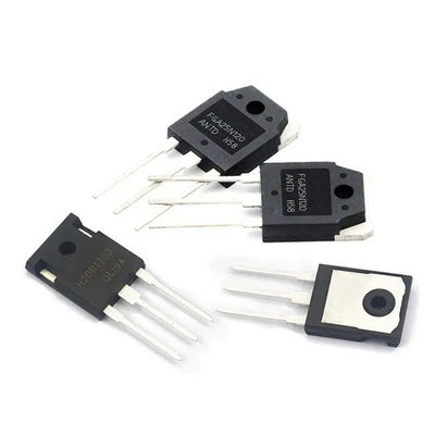 Verticale injectievormmachine voor het maken van elektronische integratoren