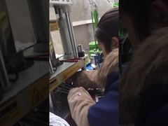 20 ton kleine verticale plastic spuitgietmachine voor signaaltransmissie